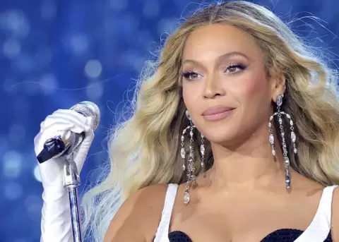 Beyonc� no hizo ninguna declaraci�n sobre el robo y continu� con sus presentaciones como lo establecido en el programa.