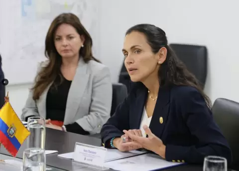 Ministra de Energ�a In�s Manzano