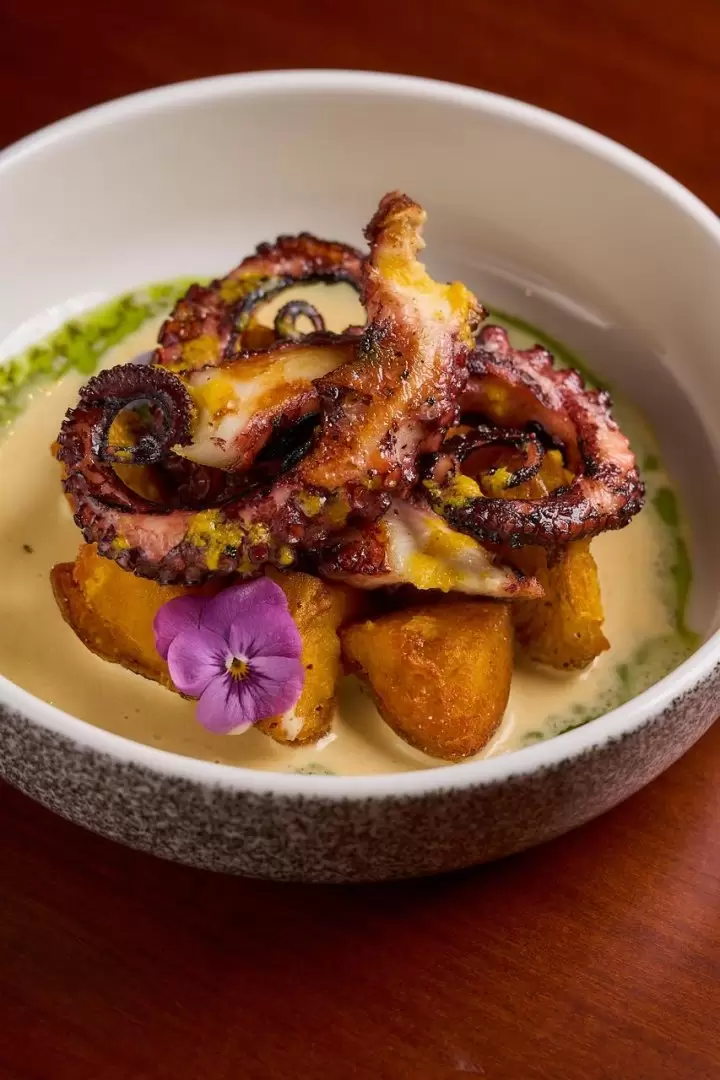 El pulpo cl�sico de Lua, tierno y lleno de sabor, vuelve a la carta.