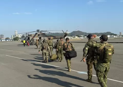 Cerca de 2.000 militares se trasladaron a Manta