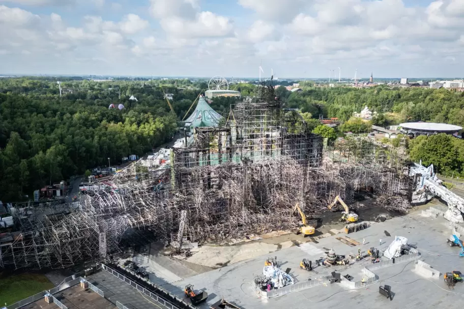 Un incendio de gran magnitud consumi� el escenario principal de Tomorrowland, apenas dos d�as antes de su inauguraci�n.