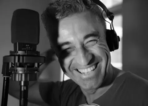 A sus 60 a�os, Jorge Gonz�lez reaparece con temas junto a Colombina Parra.