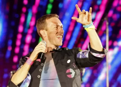 Chris Martin advirti� a sus fans acerca de la posibilidad de ser captados por su c�mara.