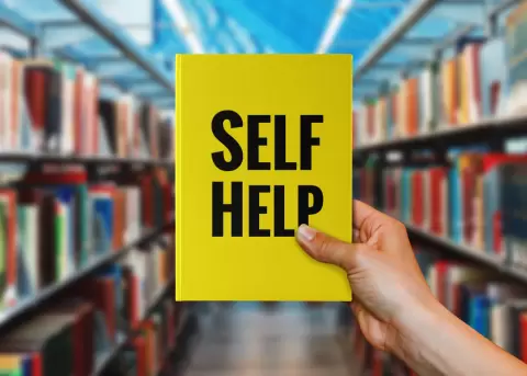 El mito de la autoayuda nos hace pensar que tenemos resueltos nuestros problemas.