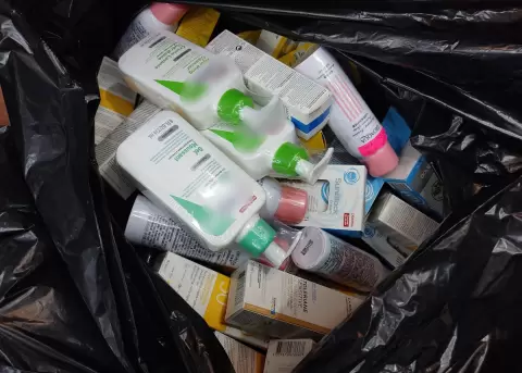 Casi 200 cosm�ticos sin la Notificaci�n Sanitaria Obligatoria fueron detectados e inmovilizados en una comercializadora ubicada en el centro de Quito.