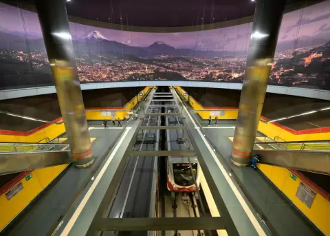 Tren 16 regresa al Metro de Quito tras casi dos a�os fuera de servicio