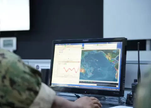 La Armada del Ecuador monitorea el avance de las olas generadas por el tsunami ocurrido en Rusia hacia las costas del pa�s.