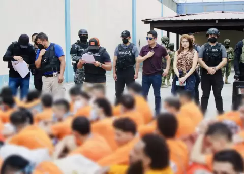 Traslado de privados de la libertad desde distintos centros penitenciarios.
