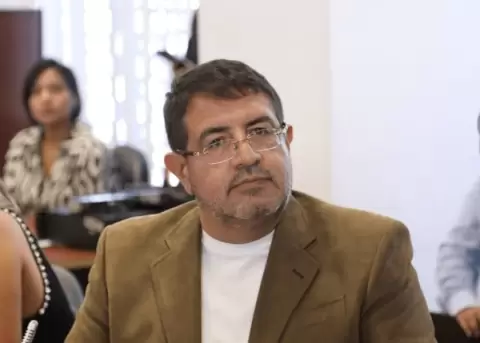 El CAL aplic� una suspensi�n temporal de derechos parlamentarios al asamble�sta.