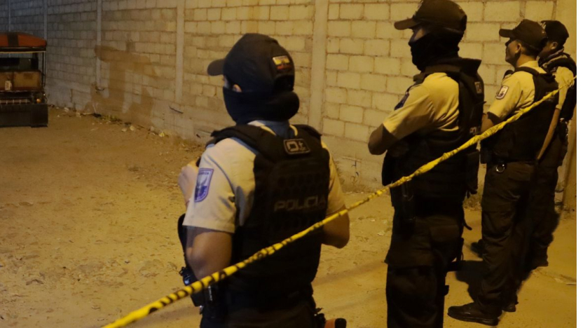 Tres muertos deja un ataque armado en una cancha de fútbol en Pasaje ...