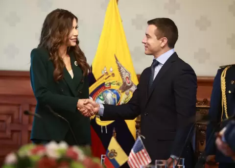 El presidente Daniel Noboa se reuni� con la Secretaria de Seguridad Nacional de Estados Unidos, Kristi Noem, en el palacio de Carondelet.