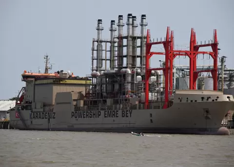 La barcaza turca alquilada por Ecuador.