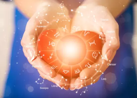 Agosto inicia con la Luna Llena en Acuario.