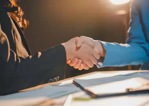 Hacer tratos con amigos implica dejar las cosas claras.