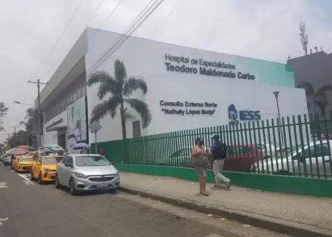 Un �rea de consulta externa del hospital Teodoro Maldonado Carbo lleva ahora el nombre de la asesinada directora administrativa Nathaly L�pez Borja.