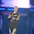 Justin Bieber regres� a los premios Grammy con una actuaci�n en solitario