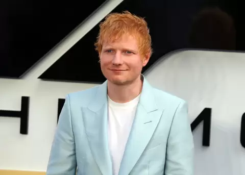 Ed Sheeran, es un cantautor y m�sico brit�nico.