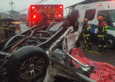 Choque en Tambillo deja dos fallecidos y tres heridos