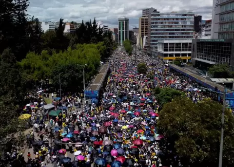 El presidente Daniel Noboa lider� una marcha contra la Corte Constitucional del Ecuador este martes 12 de agosto