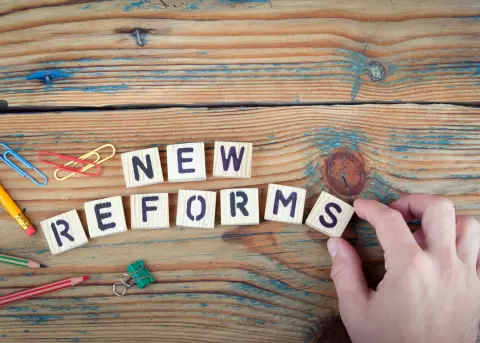 Los gobiernos de Ecuador y El Salvador plantean reformas en sus modelos pol�ticos.