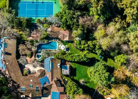 Jim Carrey vende su mansi�n de Brentwood tras dos a�os en el mercado.