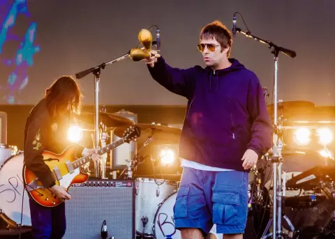 Concierto hist�rico marcado por cambios y advertencias a los fans.