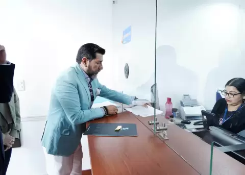 Washington Andrade presenta impugnaciones en contra de integrantes de las ternas para la renovaci�n de la Judicatura.