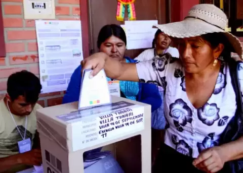 Bolivia enfrentar� por primera vez una segunda vuelta electoral tras los comicios del domingo.