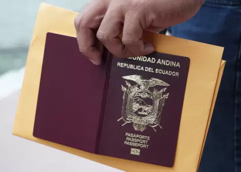 Imagen referencial de un pasaporte ecuatoriano.