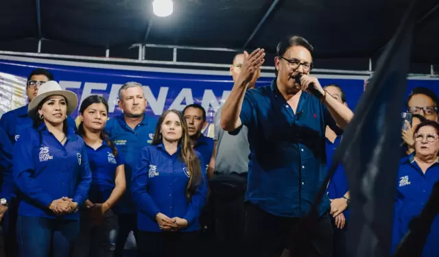 Fernando Villavicencio durante un mitin pol�tico del movimiento Construye.