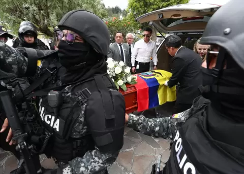 11 de agosto de 2023. Traslado de los restos de Fernando Villavicencio, antes de su funeral y dos d�as despu�s de su magnicidio, en Quito.