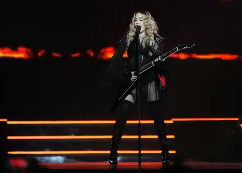 Madonna cuestiona el uso de celulares durante los conciertos.