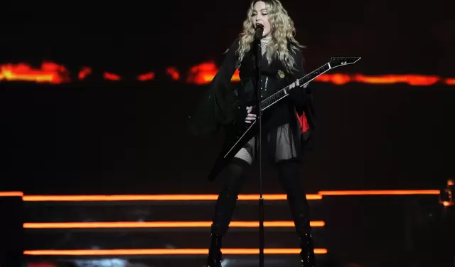 Madonna cuestiona el uso de celulares durante los conciertos.