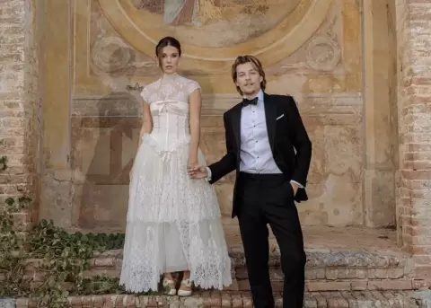 Millie Bobby Brown y Jake Bongiovi se casaron en 2024 en una ceremonia en EE.UU. y posteriormente celebraron una segunda boda en Italia.