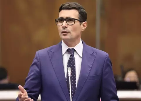 Andr�s Guschmer, asamble�sta por ADN.