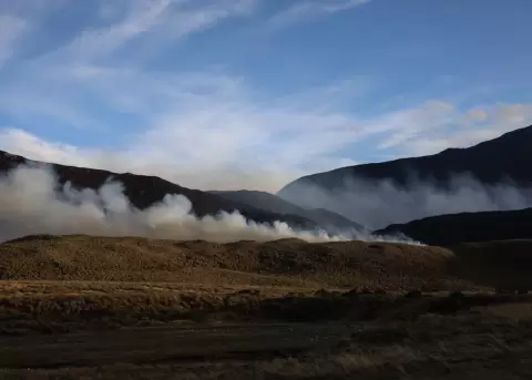 El incendio forestal registrado el 18 de agosto en la Reserva Cotacachi Cayapas contin�a activo y este viernes suma tres nuevos focos.