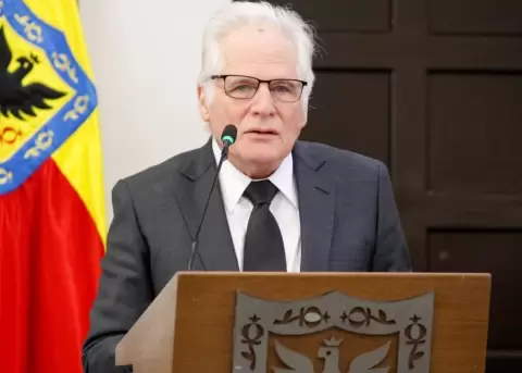 Miguel Uribe Londo�o se incorpora como precandidato presidencial en Colombia