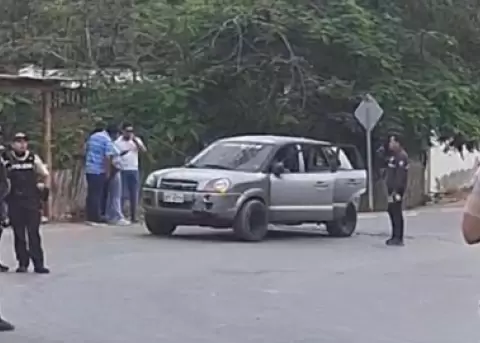 La Polic�a realiza el levantamiento de los cad�veres de cinco ciudadanos asesinados el 23 de agosto de 2025, en la parroquia Crucita, en Portoviejo.