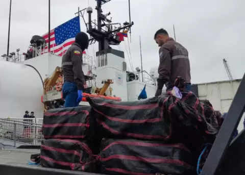 Droga decomisada por buque de Estados Unidos (EE. UU.) lleg� a Manta.