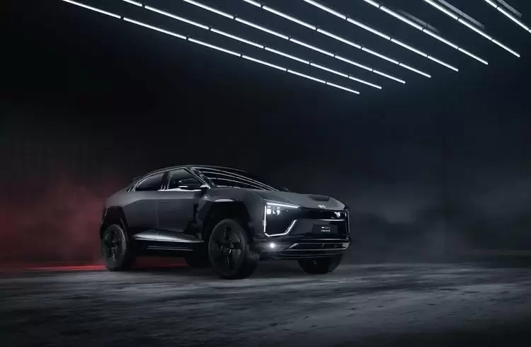 El 'batim�vil' es negro con detalles en dorado.