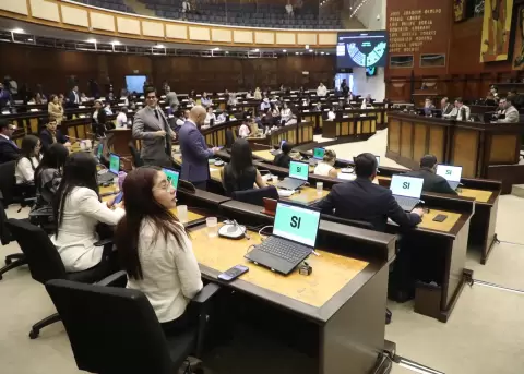 Asamblea aprueba salida de Ecuador del Estatuto Migratorio con Venezuela
