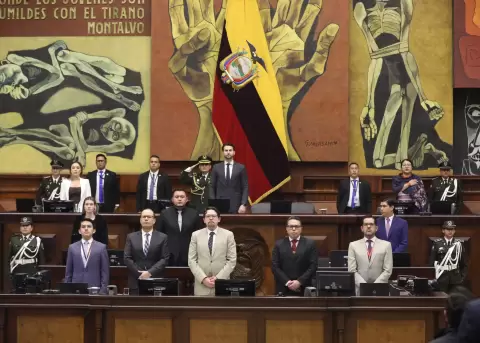 Niels Olsen (c) de ADN, presidente de la Asamblea Nacional.