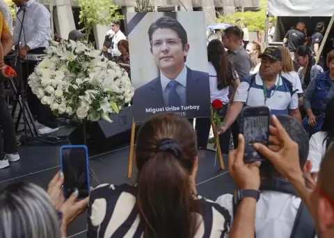 Velorio de Miguel Uribe Turbay, senador y precandidato presidencial colombiano asesinado.