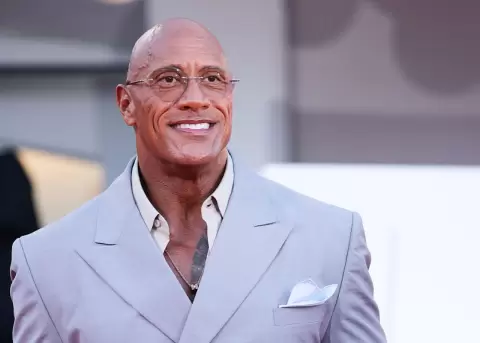 Dwayne Johnson brilla como Mark Kerr en nueva pel�cula deportiva.