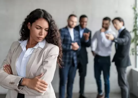 Acuerdo ministerial Nro. MDT-2025-102 para la prevenci�n y atenci�n a casos de discriminaci�n, violencia y acoso laboral en el sector privado.