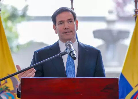 El secretario de Estado de los Estados Unidos, Marco Rubio, habla en una rueda de prensa este jueves, en el Palacio de Carondelet, en Quito (Ecuador).
