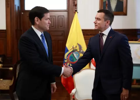 Riesgo pa�s de Ecuador alcanza su nivel m�s bajo en tres a�os tras visita de Marco Rubio