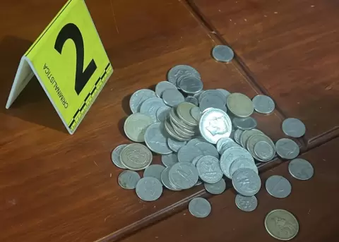 Dinero en efectivo, producto de la venta de productos por ni�os en la calle.