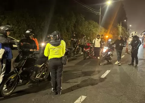 Operativo en la Av. Sim�n Bol�var, en Quito.