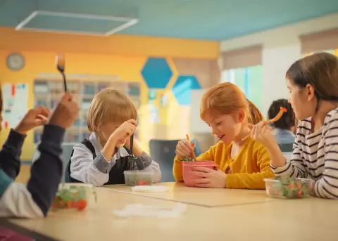 Almuerzos escolares saludables.